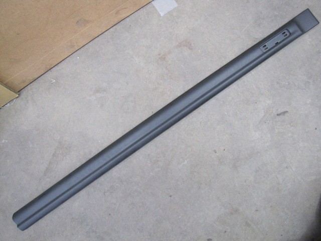 Door Moulding - Front - Not VTR/VTS/Furio