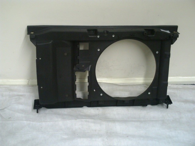 Front Panel RH Fan Cowling - LH Fixed Plate - Centre Lower Airguide