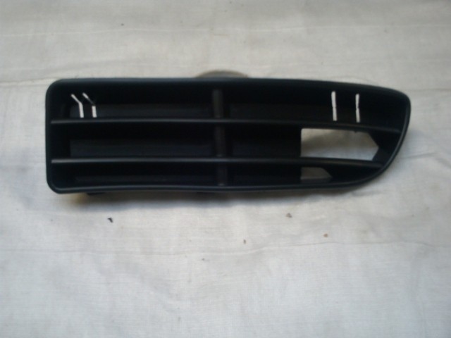 Volkswagen Bora 1999-2006 Front Bumper Grille (Outer Section)