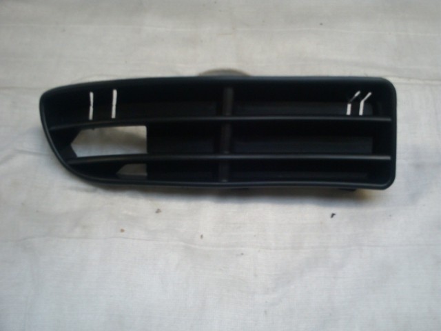 Volkswagen Bora 1999-2006 Front Bumper Grille (Outer Section)