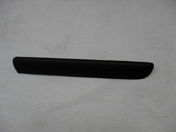 Front Wing Moulding - RH