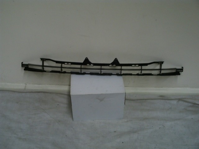 Ft Bumper Grille Upper - Black